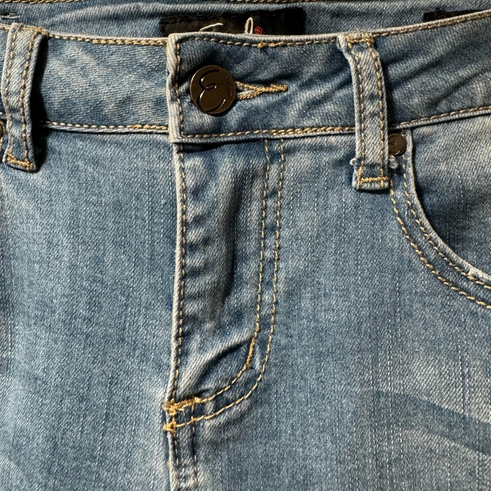 Women’s Earl Embroidered Ankle Skinny
Jeans Size 4 - Picture 6 of 15